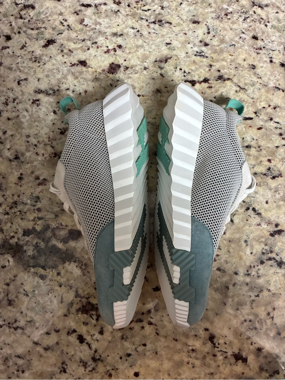 Hermès Women’s Bouncing Sneakers in a green and white Canvas and Suede - Picture 8 of 15